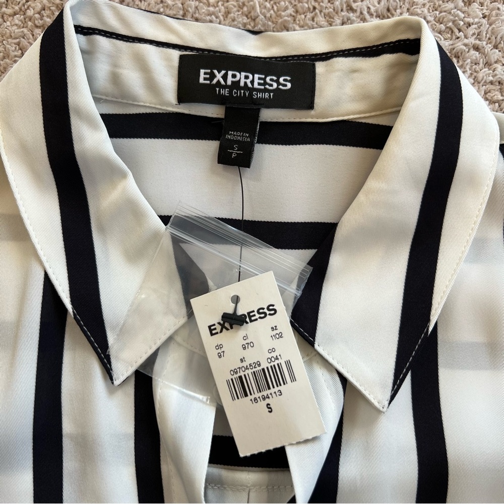 Express, button down shirt, size small - Picture 3 of 12